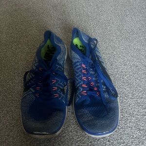 Nike sneakers fly knit size 8.5 women’s